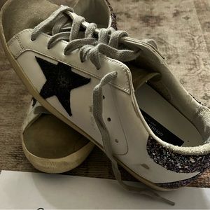 Golden goose superstar worn 2x